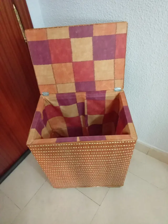 Cesto para ropa de mimbre