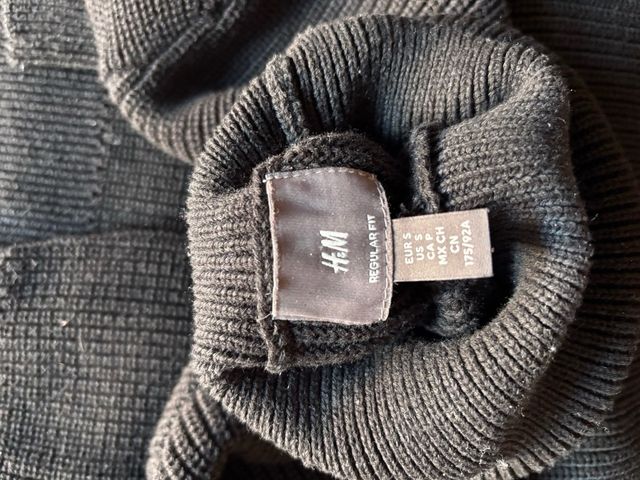 Jersey H&M Cuello Alto Negro