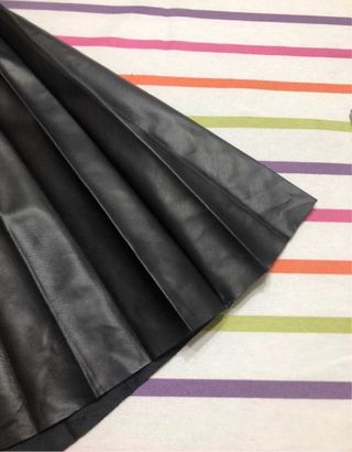 Falda Mango efecto piel