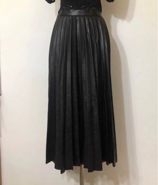 Falda Mango efecto piel