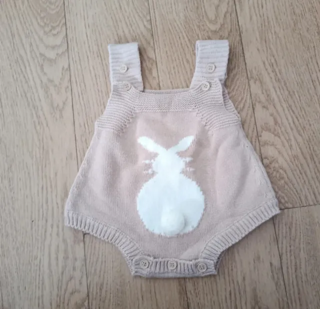 Pelele de punto con conejito 3 meses