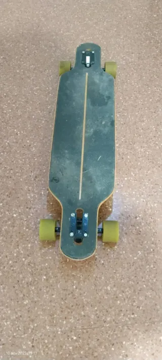 Longboard de madera con diseño