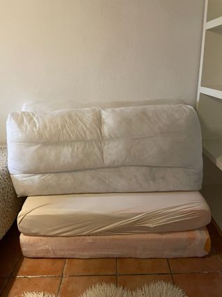 Sofá de tela beige para retapizar