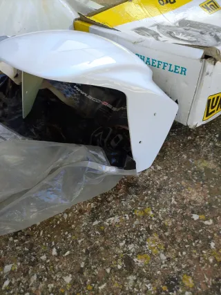 Parafango anteriore Booster Bianco