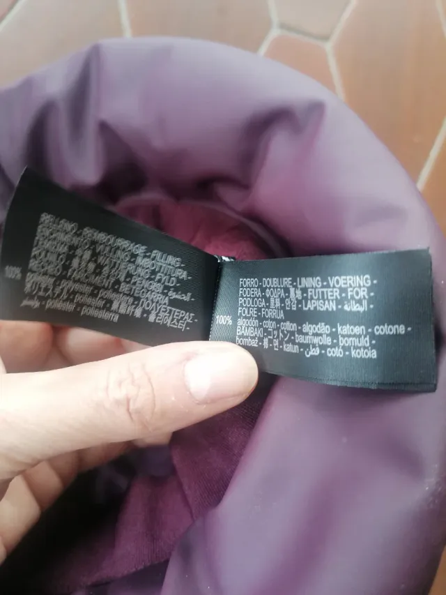 Gorro de lluvia Zara burdeos