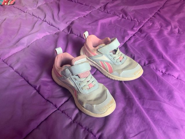 Deportivas niña talla 28