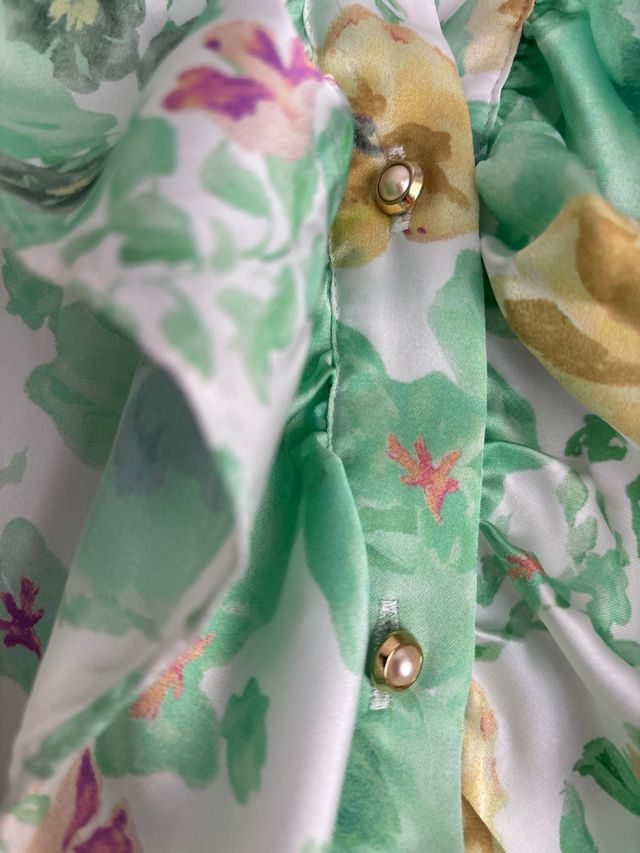 Blusa Zara floral verde y amarilla Talla S