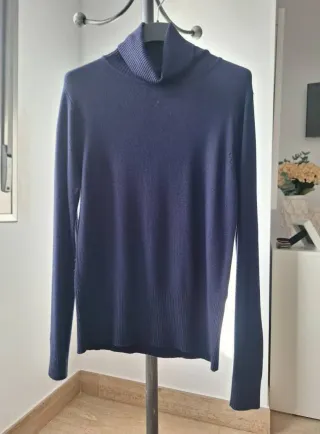 Jersey azul marino cuello alto