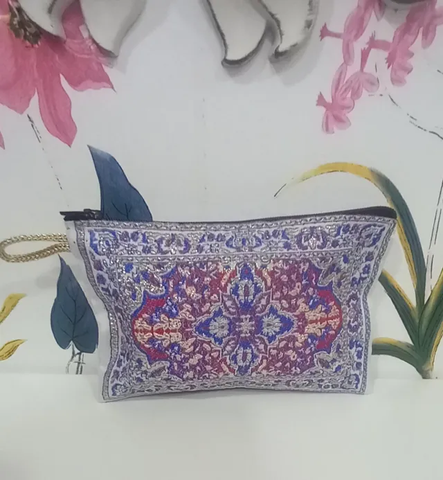 Monedero con diseño de alfombra