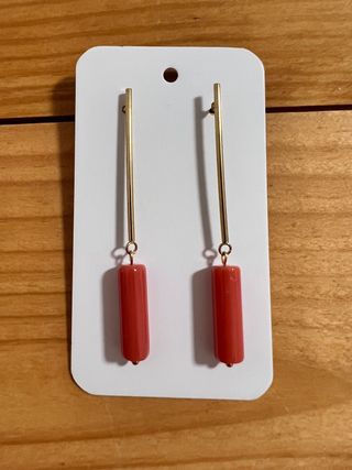 Pendientes largos acero dorado y coral
