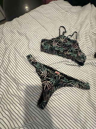 Bikini estampado hojas