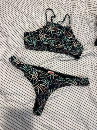 Bikini estampado hojas