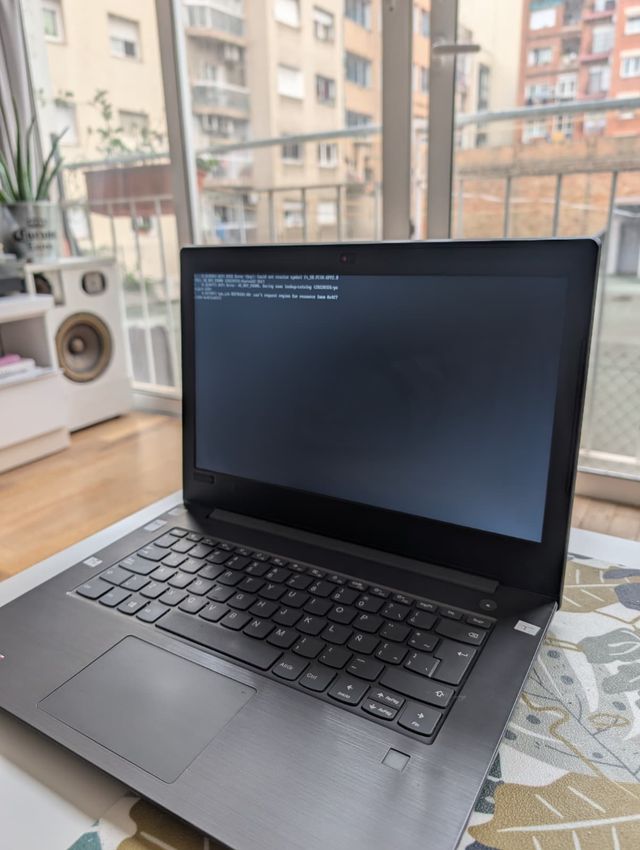 Portátil Lenovo V330 14 Ryzen 5