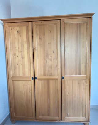 Guardaroba in legno a 3 ante