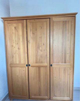 Guardaroba in legno a 3 ante