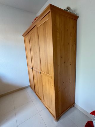Guardaroba in legno a 3 ante
