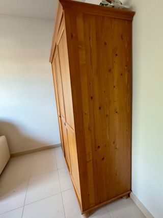 Guardaroba in legno a 3 ante