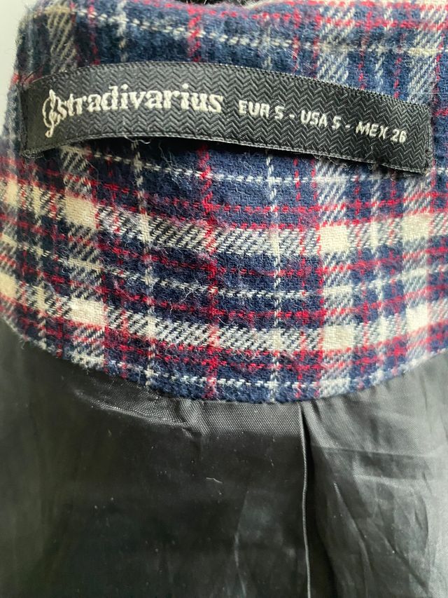 Abrigo paño negro con capucha y pelo