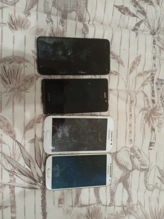 Smartphones Samsung y Sony para piezas