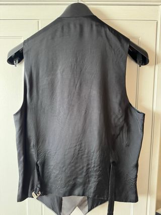 Chaleco de traje gris y negro