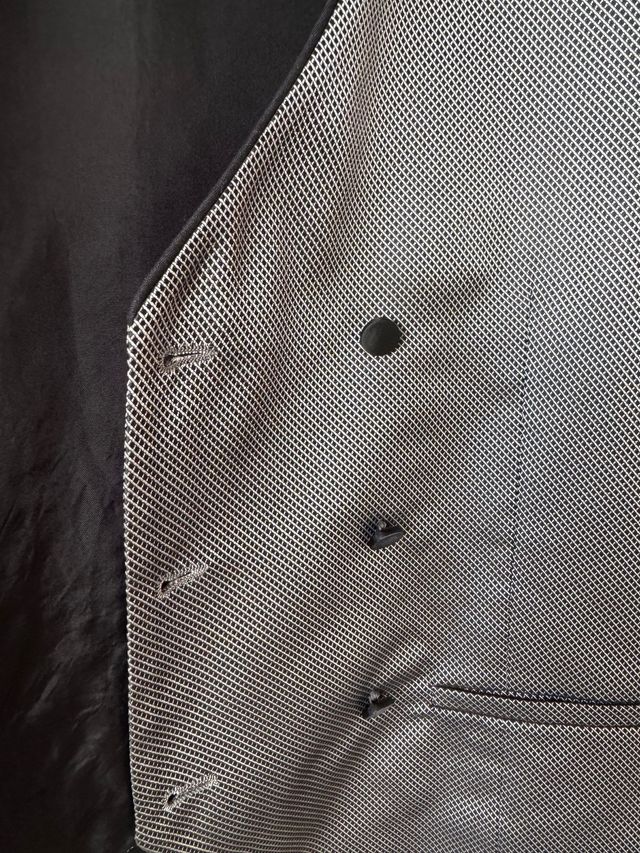 Chaleco de traje gris y negro