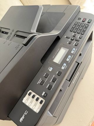 Impresora láser Brother 4 funciones (WiFi) L2710DW