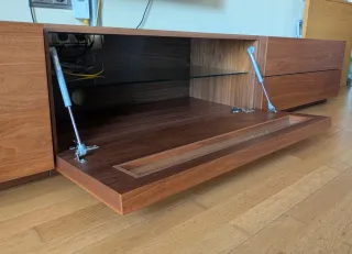 Mueble TV madera y cristal negro