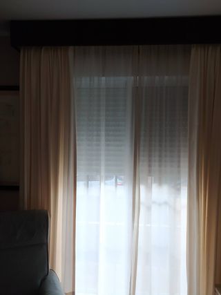 Dos patas de cortina beige