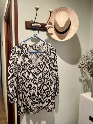 Blusa Zara Estampada Blanco y Negro