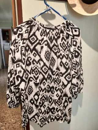 Blusa Zara Estampada Blanco y Negro