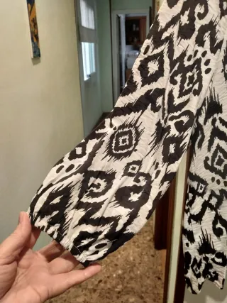 Blusa Zara Estampada Blanco y Negro