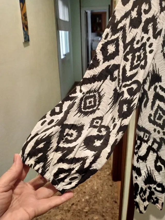 Blusa Zara Estampada Blanco y Negro