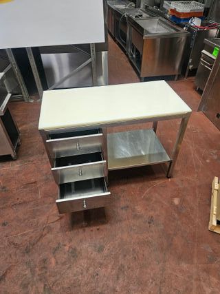 Mesa acero inoxidable con fibra y cajones