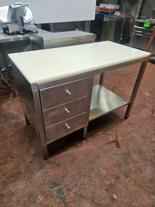 Mesa acero inoxidable con fibra y cajones