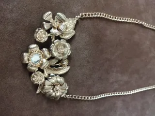 Collana donna fiori dorati e strass