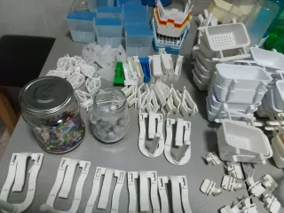 Bebederos, nidos, pasteros, bañeras para aves