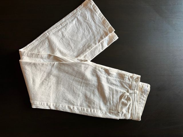 Vaqueros Bershka blancos corte recto Talla 40