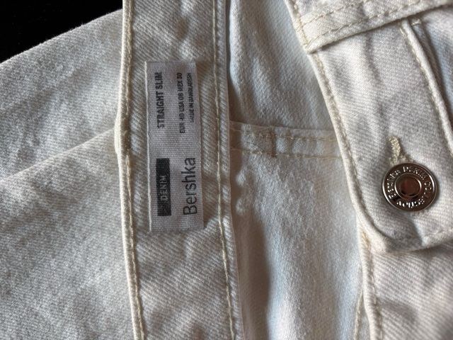 Vaqueros Bershka blancos corte recto Talla 40