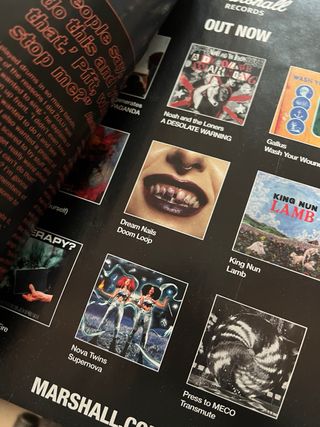 Kerrang! Starring Cassyette revista inglesa