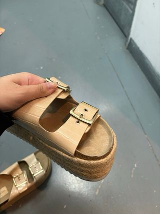 Sandalias plataforma Stradivarius beige