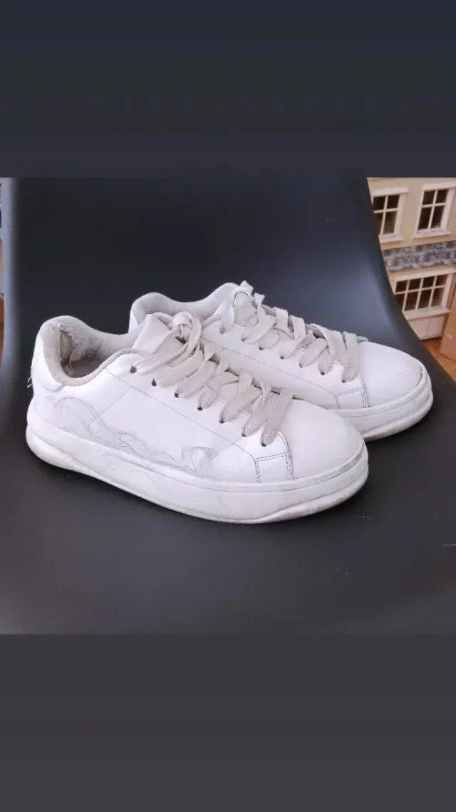 Zapatillas Zara blancas estilo rapero
