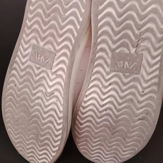 Zapatillas Zara blancas estilo rapero