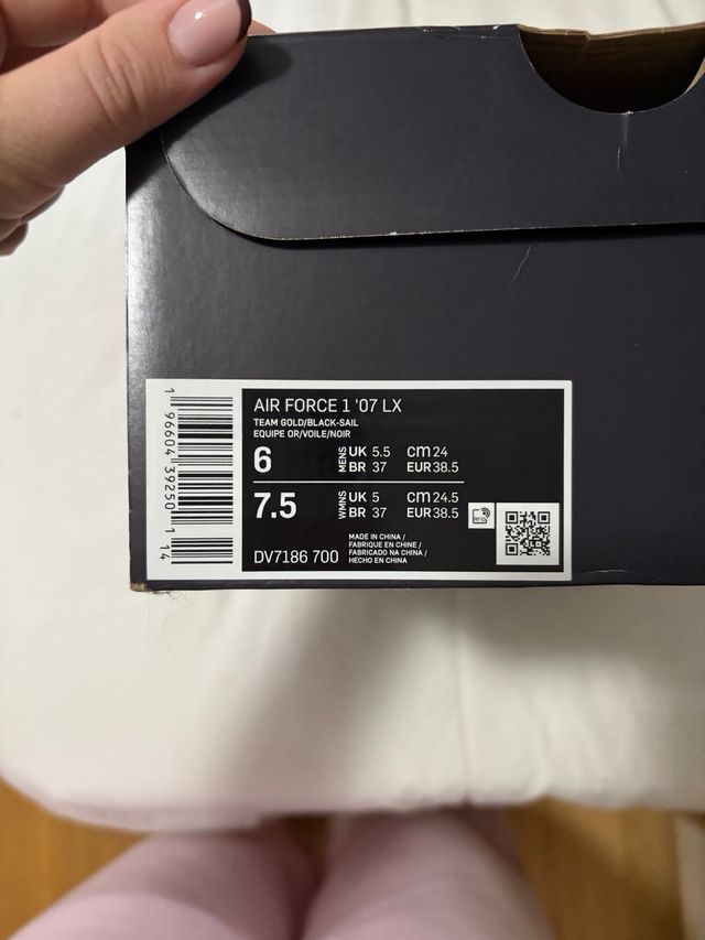 Nike Air Force 1 Negras y Beige