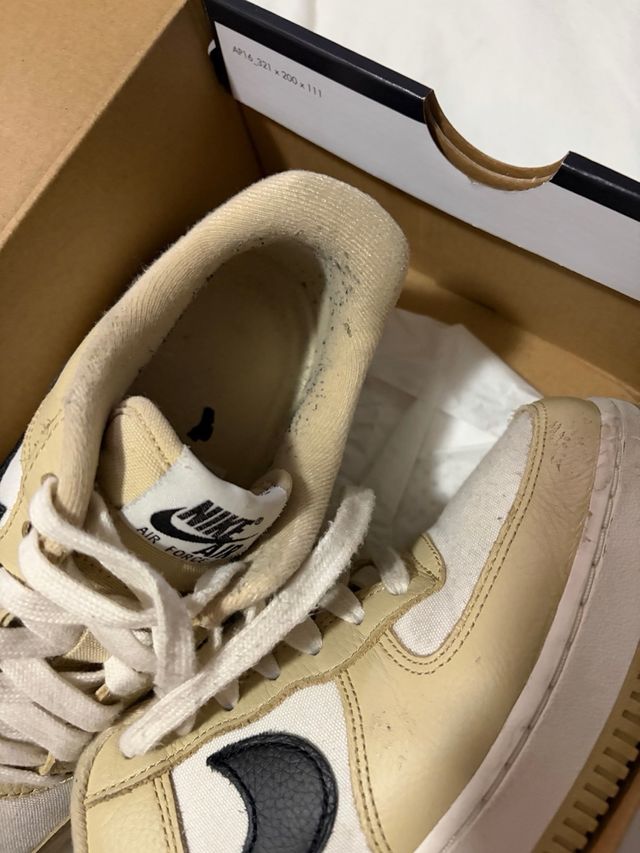 Nike Air Force 1 Negras y Beige