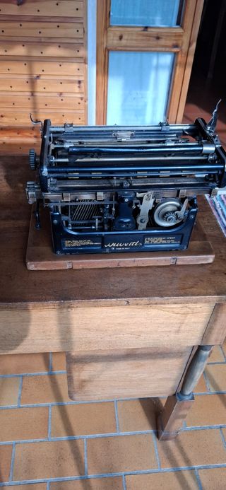 Macchina da scrivere Olivetti M 20