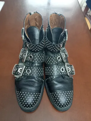 Botines Zara tachas y hebillas