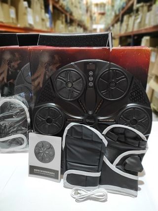 Maquina de boxeo inteligente y guantes negros