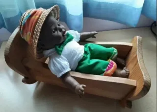 Cuna-balancín muñecos