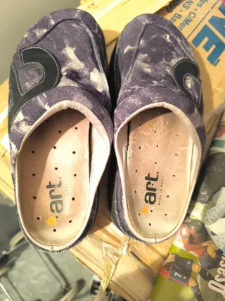 Zuecos Art Negro y Morado