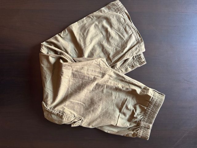 Pantalones cargo H&M verde militar talla 40